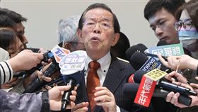 謝長廷談全台罷免潮總統府資政謝長廷（中）15日出席新書發表會後受訪，對於全台掀起罷免潮，他認為這都是不幸事件，什麼都通不過，什麼事都沒辦法做，就發動罷免，這是惡的循環。中央社記者郭日曉攝  114年3月15日