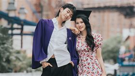 伊能靜到紐約參加兒子庾恩利的畢業典禮。（圖／翻攝庾恩利微博）