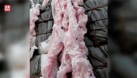 噁！電商便宜紙尿褲衛生棉　竟是廢料做的（圖／翻攝央視微博）