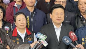 傅崐萁與妻子徐榛蔚出席國民黨花蓮縣黨部記者會（圖／翻攝畫面）
