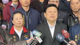 傅崐萁與妻子徐榛蔚出席國民黨花蓮縣黨部記者會（圖／翻攝畫面）
