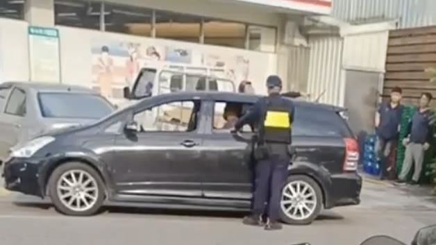 台中休旅車遭攔查引圍觀！3男遭上銬帶回