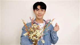 李程彬在白色情人節直播與粉絲互動。（圖／東旭九翔娛樂提供）