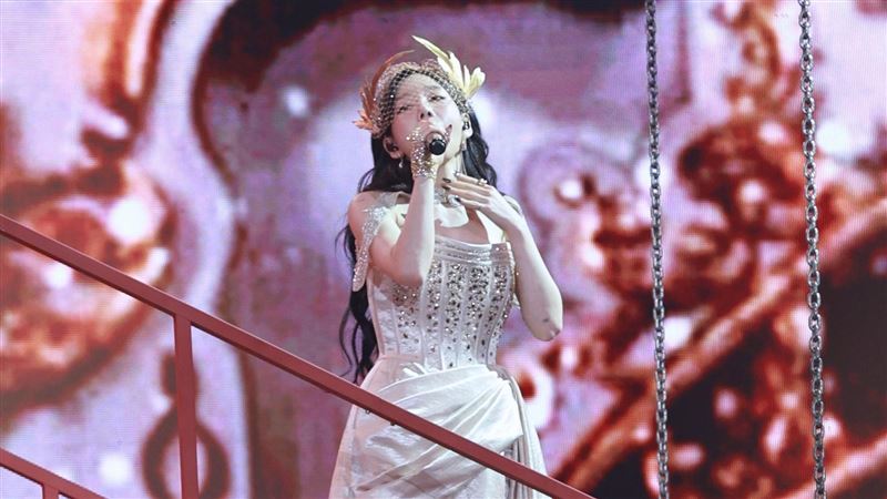 太妍獨寵台粉！「繞場6分鐘」飛吻不間斷