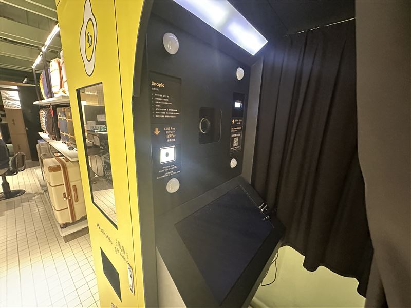 「誠品480」4樓的拍貼機不支援現金付款。（圖／記者林意筑攝）