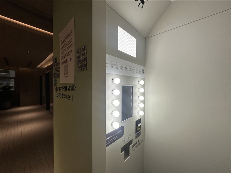 「誠品480」3樓的拍貼機需先投幣後才能進行操作。（圖／記者林意筑攝）