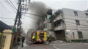 鶯歌工廠火警全面燃燒。（圖／翻攝畫面）