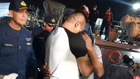 太平洋上漂流95天，靠吃蟑螂維生，秘魯61歲漁夫，獲救(圖／翻攝自Marina de Guerra del Peru臉書)