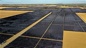 ▲ 美國國會在是否維持《降低通膨法案》中清潔能源稅收抵免的辯論中，面臨能源轉型、電力成本及基礎設施投資的重大抉擇。（圖／永續新聞網提供）