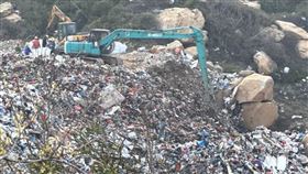 陸媒調查，浯嶼島的亂丟垃圾問題已存在許久。（圖／翻攝自澎湃新聞）