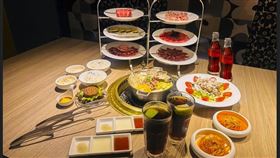 屋馬燒肉與陪沈團-沈聯手推出「屋馬嗨Coke！」沈聯名套餐。（圖／品牌業者提供）