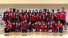 ▲味全龍啦啦隊Dragon Beauties小龍女，展開第2階段春訓應援練習。（圖／味全龍提供）