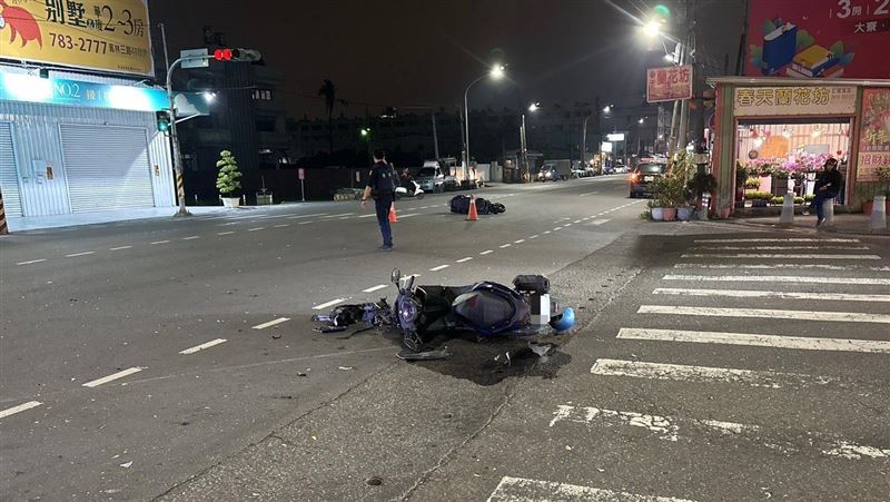 高雄機車相撞騎士命危！他趴地CPR急救