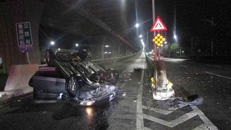 新／台中男自撞翻車！失去心跳送醫搶救中