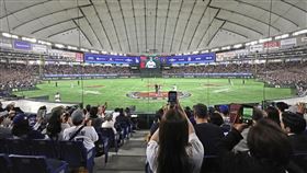 ▲大聯盟海外開幕戰門票二手交易平台喊到1張55萬台幣。（圖／美聯社／達志影像）