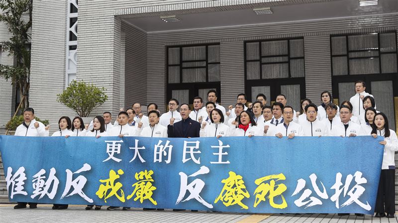 推公投自欺欺人　前藍委轟朱占茅坑不拉屎