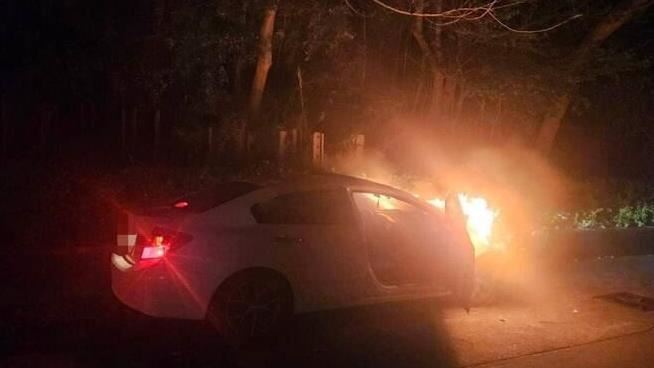 台中男深夜犯睏逆向撞車⋯慘把自己車燒了