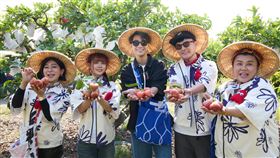 王彩樺（左起）、庭庭、江宏傑、許富凱、林美秀感情融洽