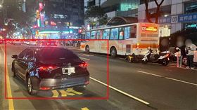 國防部,公務車,新北,板橋,機車,迴轉。（圖／翻攝畫面）