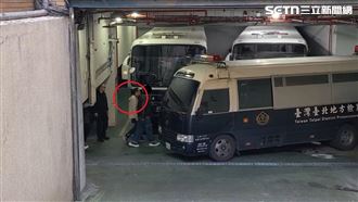 雲云董座涉殺人遭收押！步上囚車畫面曝光