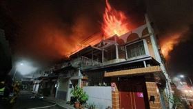 嘉義市自強街某透天民宅發生火警。（圖／翻攝畫面）