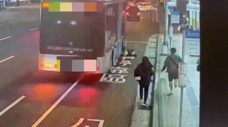 公車司機稱沒看到　北市女被拖行十多公尺