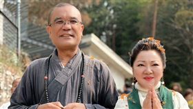 白冰冰(右)與慧光師父合照。(圖/長興影視提供)