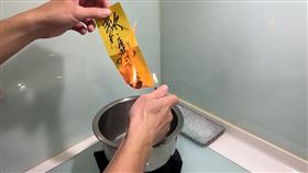 掃墓結束，可將淨符燒化後加水擦拭身上去除晦氣。（圖／486團購提供）