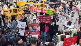 北市保母劉彩萱、劉若琳姊妹虐死1歲男童剴剴，台北地院今天（19日）下午第4次開庭，有民間團體發起「虐童致死」應修法加重刑責聯署活動，並號召民眾到場聲援