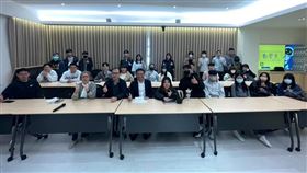 旅居美國的東海大學校友低調捐出100萬美元，設立台灣首個四年全額學雜費的「女數學家獎助學金」。（圖／東海大學提供）