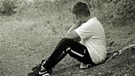 男孩，男童，哭泣，性侵，霸凌(圖／PIXABAY)