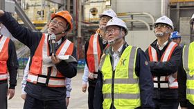 行政院政務委員陳金德今（19）日前往現勘台灣中油公司第三座天然氣接收站一期計畫工程及台電公司大潭電廠增建計畫。（圖／工程會提供)