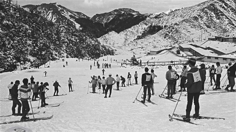 台灣曾有滑雪場！合歡山60年前飆速畫面曝