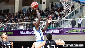 ▲亞洲盃資格賽外卡台灣對關島，阿巴西籃下拋投。（圖／記者劉彥池攝影）