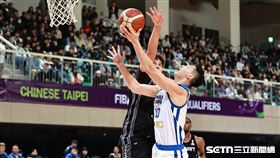 ▲亞洲盃資格賽外卡台灣對關島，胡瓏貿上籃。（圖／記者劉彥池攝影）
