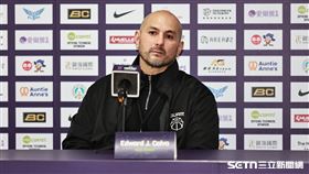 ▲亞洲盃資格賽外卡，關島總教練出席賽後記者會。（圖／記者劉彥池攝影）