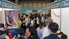 ▲外籍僑生在台灣也能找到薪水不錯的工作。（圖／104人力銀行提供） 