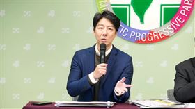 民進黨召開「幽靈連署不夠 還要幽靈公投？」記者會，發言人吳崢、律師黃帝穎與會。（圖／翻攝自民進黨YT）