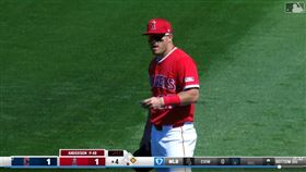 ▲「神鱒」楚奧特（Mike Trout）熱身賽移防右外野，演技加上雷射肩守下1分。（圖／翻攝自MLB官網）