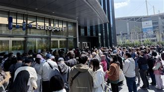 LaLaport開幕直擊　阿伯「整袋現金」血拚