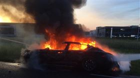 ▲我們說不要再燒特斯拉了！到底是怎麼回事。來吧，夥計們。請....考慮一下可憐的投資人。這不合法。（圖／翻攝自X平台 @
Anonymous）