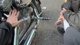 哈雷,排氣管,重機,驗車（圖／翻攝自FB「波比是隻貓」）