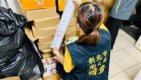 與移民署、警察局共同查緝電子煙製造工廠。（圖／新北衛生局提供）