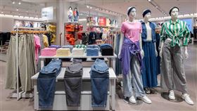 Gap LaLaport南港形象店男女裝專區、男童女童裝專區。（圖／品牌業者提供）