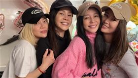 徐若瑄度過50歲生日，左起戴愛玲、彭佳慧、徐若瑄、林心如。（圖／翻攝自臉書）