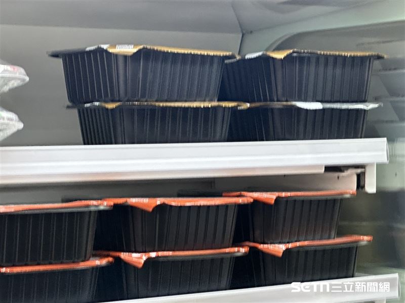 研究發現,長期吃超加工食品(Ultraprocessed Foods, UPFs)的人,包括:冷凍微波便當、罐裝茶、奶茶和即溶飲品等,出現巴金森氏症早期非典型症狀的風險大幅升高。(示意圖/記者張雅筑攝)