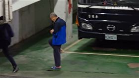 A柯三度爆哭2400。柯文哲。