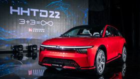 鴻海科技日　鴻海電動車　MODEL V、Model B、Model C量產版
劉揚偉　郭台銘（圖／鴻海提供）