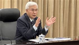 ▲央行總裁楊金龍手下留情，營建類股笑開懷。（圖／記者余國棟
攝影）