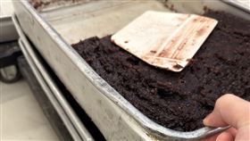 台北和菓子名店「滋養」草莓大福驚見發霉，衛生局稽查揪出2缺失。（圖／衛生局提供）